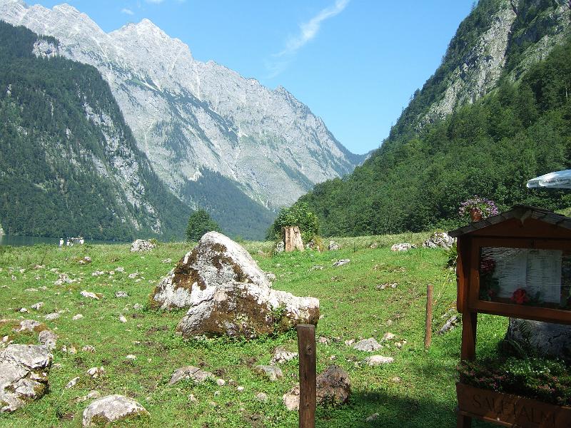 2009-08- (97).JPG - Es geht über Stock und Stein ...